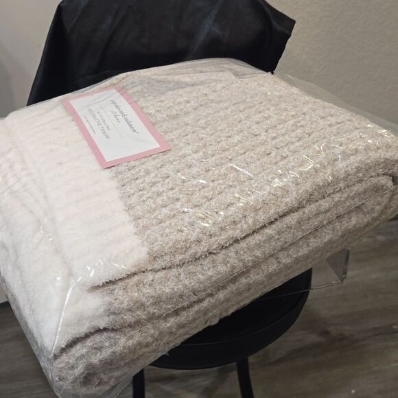 Cupcakes & Cashmere At Home Comfy Decorative Throw Blanket - Picture 3 of 6